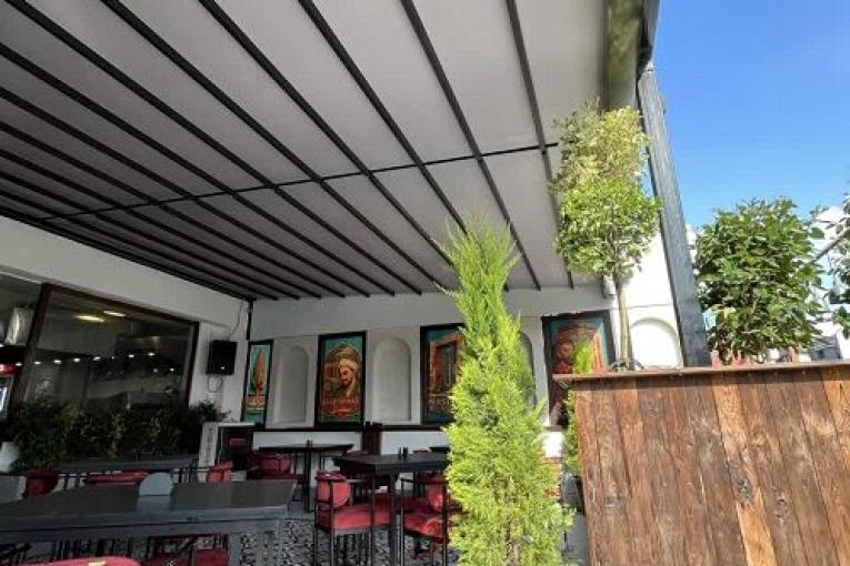 طراحی و اجرای سقف برقی و سایبان متحرک (Moving Roof)